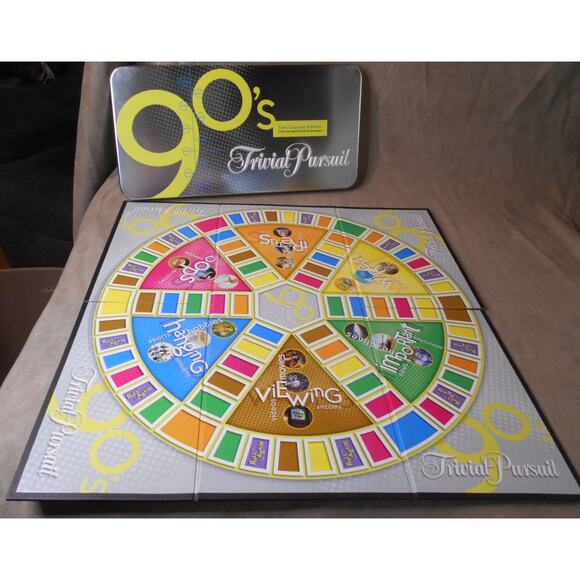 Trivial Pursuit 90s Trivia Tin Time Capsule Edition Complete 2004 Parker Bros - Picture 3 of 10
